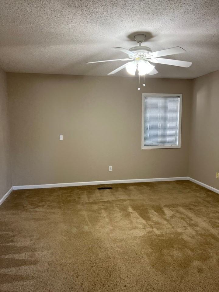 320 Candlebrook Dr - Photo 4 of 17