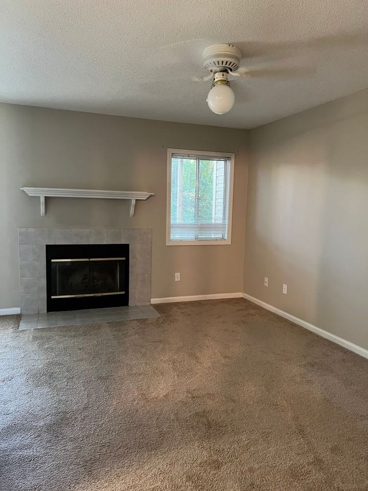 320 Candlebrook Dr - Photo 3 of 17