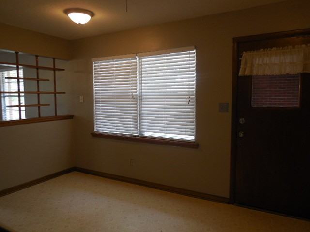 1321 Lindale Ave - Photo 6 of 17