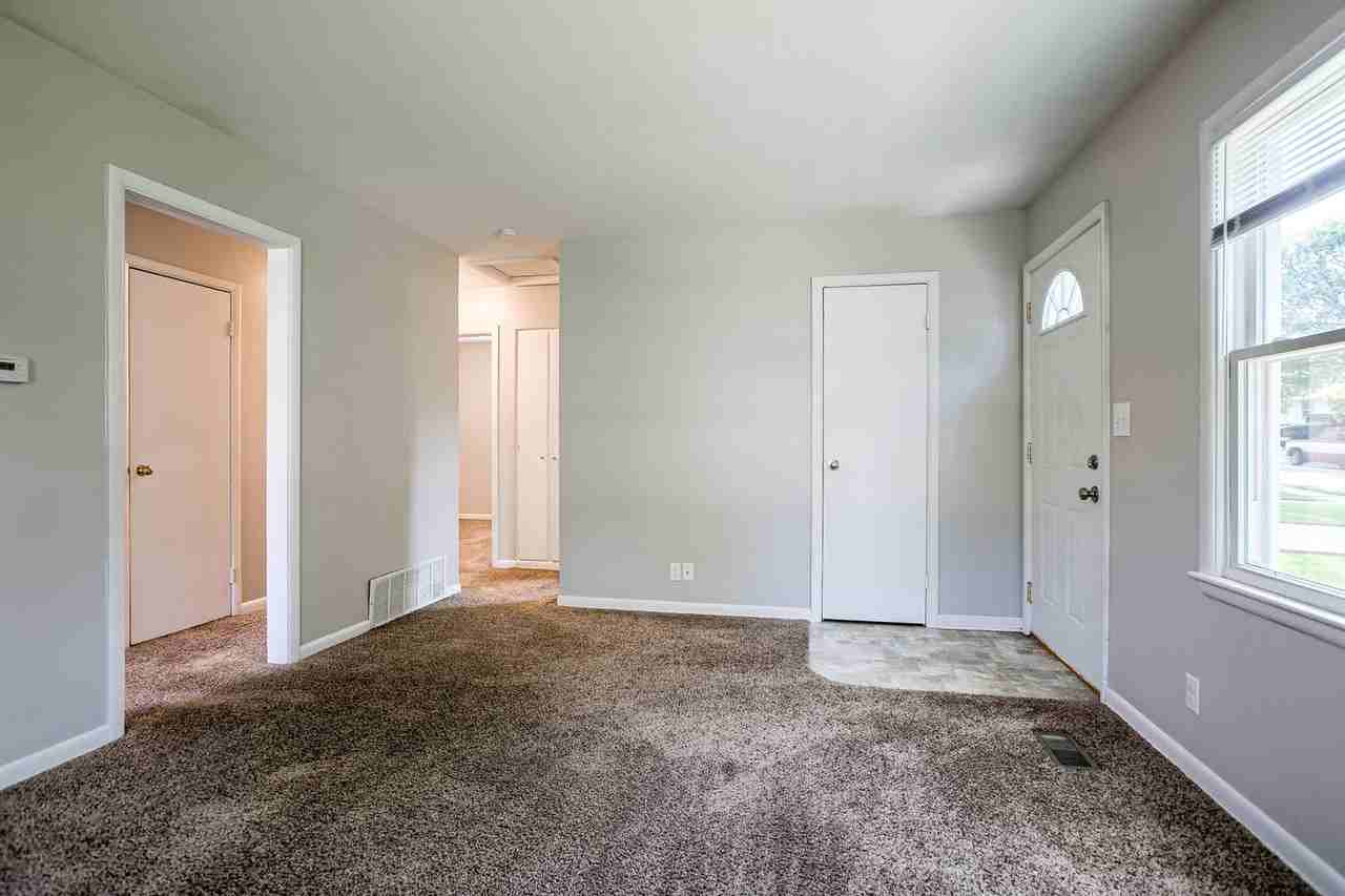 1156 Fairfield St - Photo 3 of 12