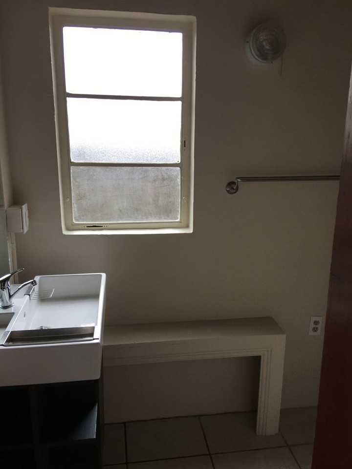 410 Lemon St - Photo 7 of 12