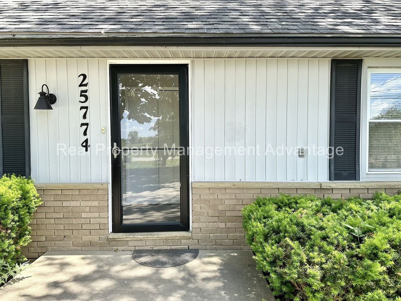 25774 Beck Rd - Photo 3 of 26