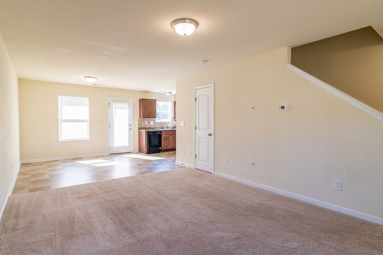 304 Irish Ct - Photo 3 of 20