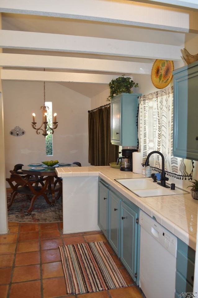 1745 Capri Cir - Photo 5 of 18