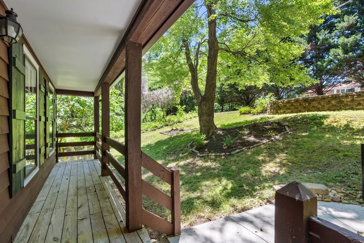 1311 Hioaks Rd - Photo 2 of 18