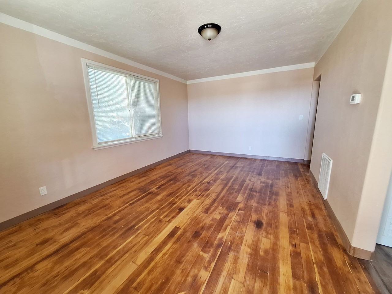 403 Nw 14th St - Photo 3 of 9