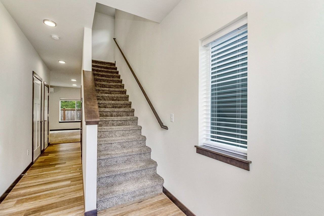 323 Penny Ave - Photo 4 of 19