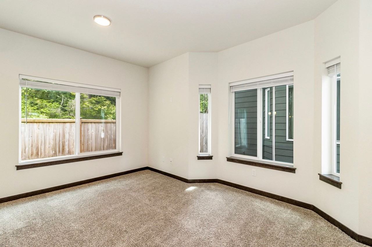 323 Penny Ave - Photo 5 of 19