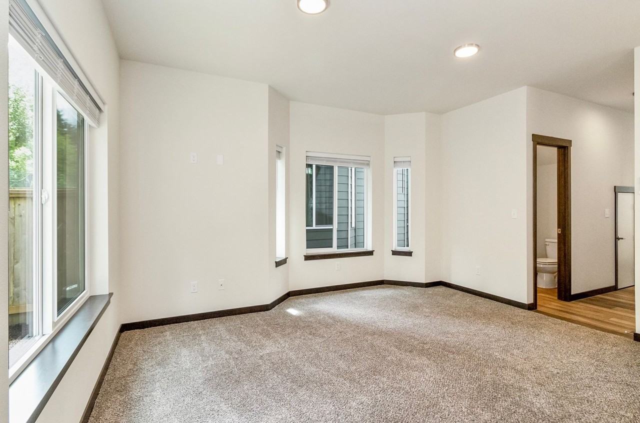 323 Penny Ave - Photo 7 of 19