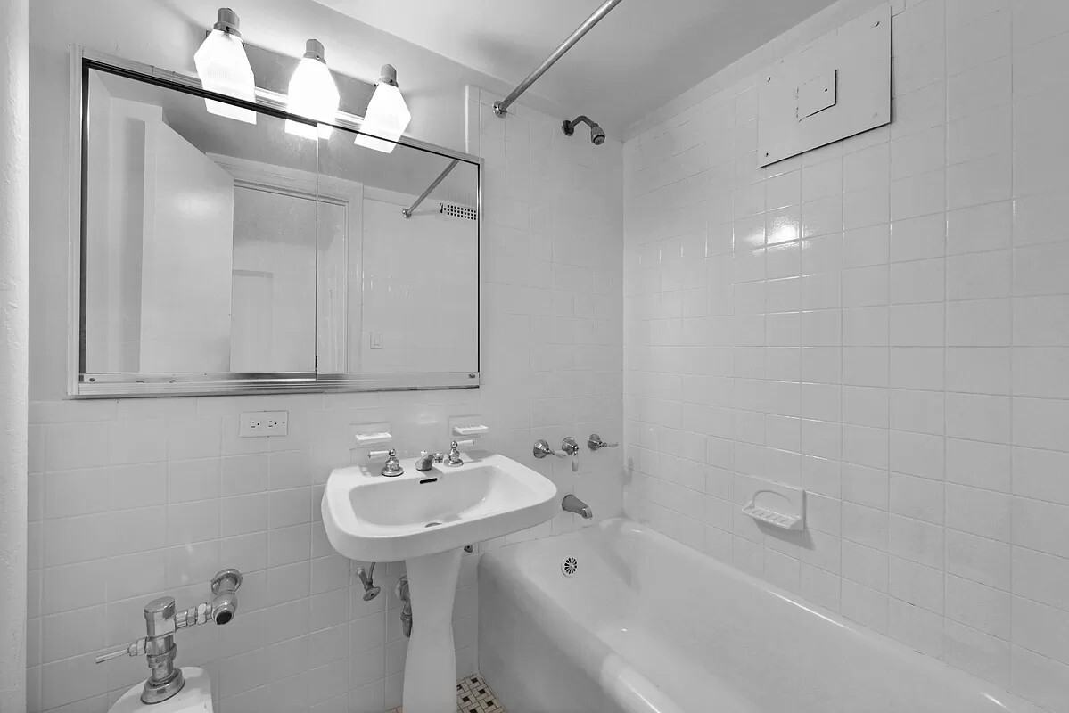 25 Tudor City Place - Photo 3 of 3