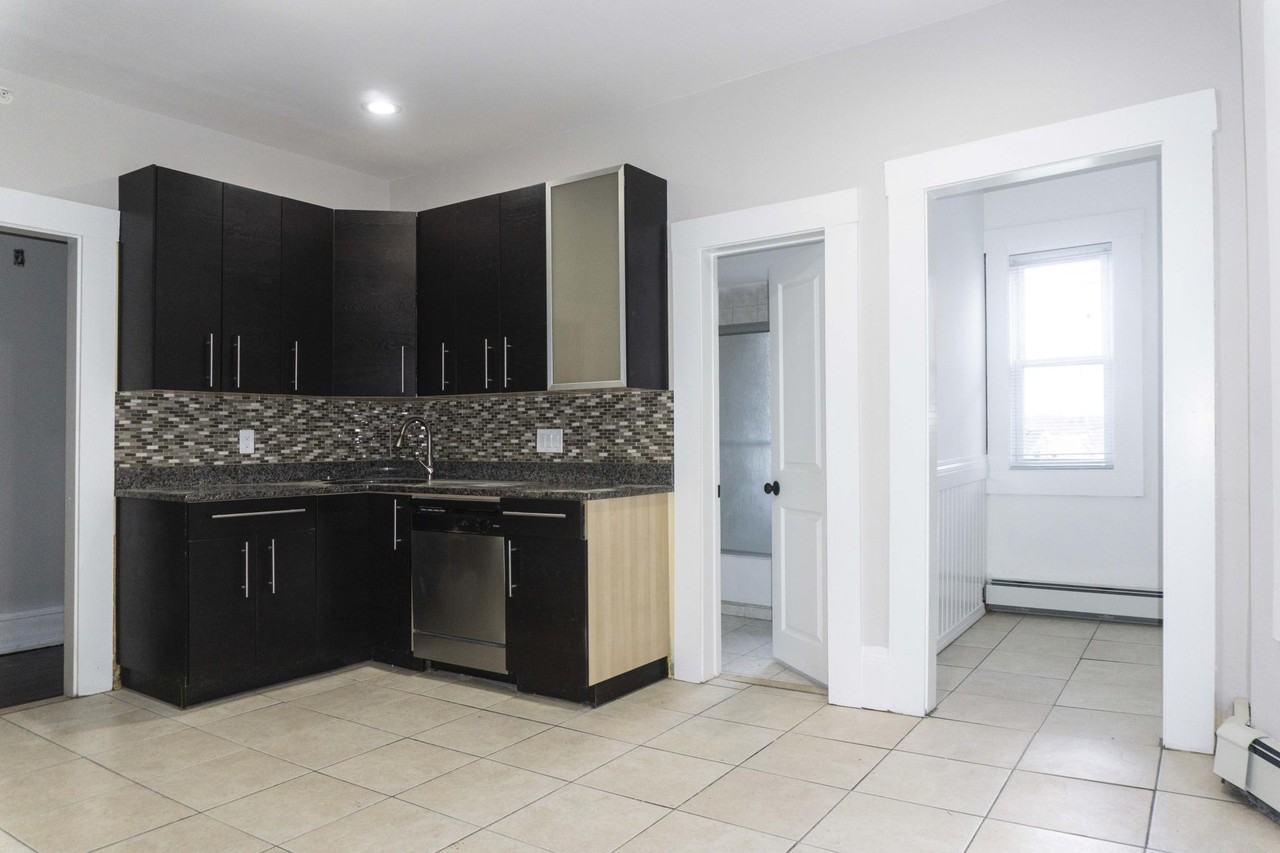 3149 Washington St #3 - Photo 2 of 9
