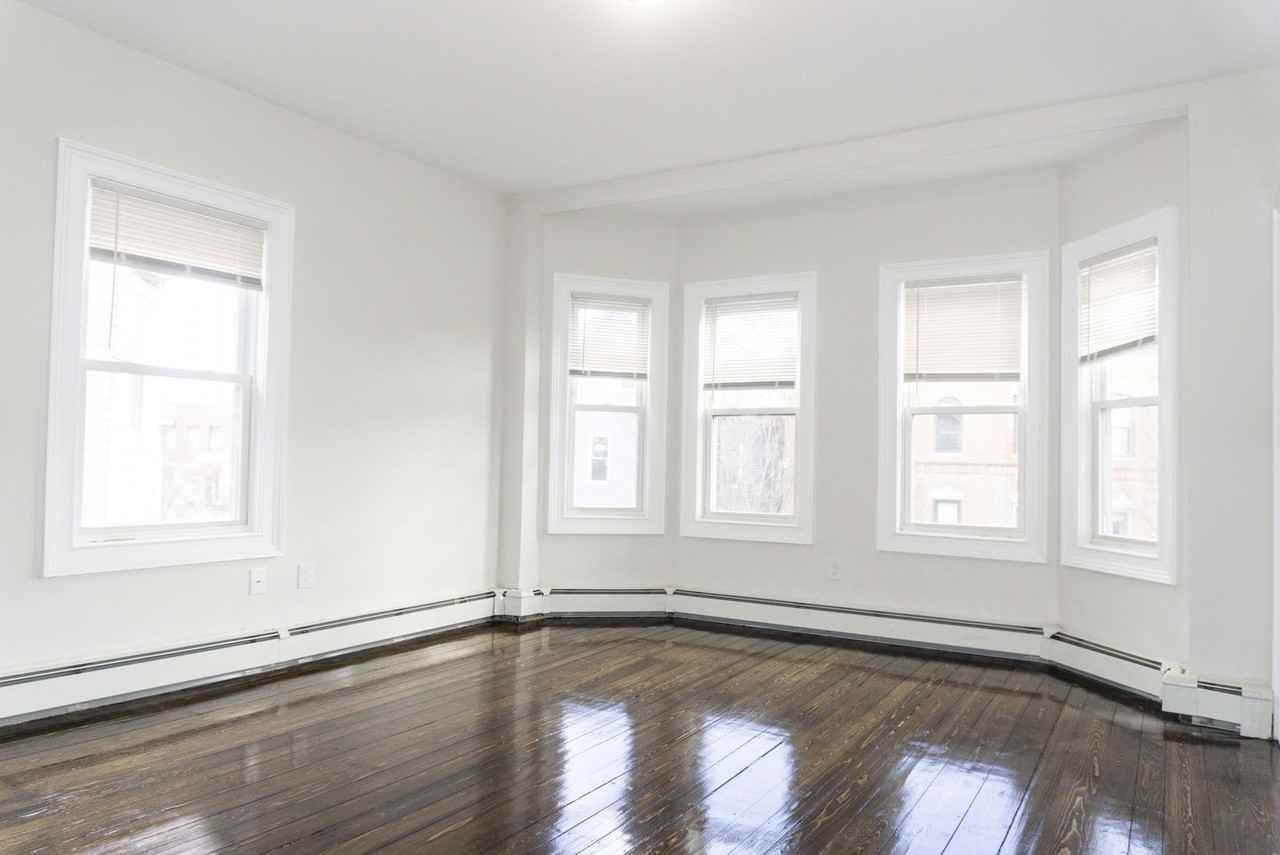 3149 Washington St #3 - Photo 3 of 9