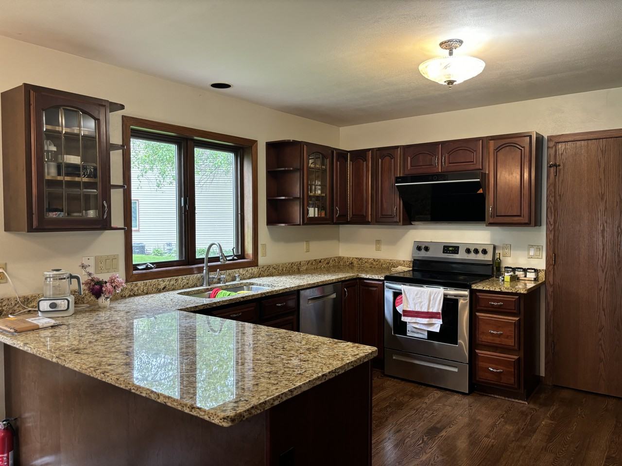 3705 Spring Hill Ct #NA - Photo 5 of 44