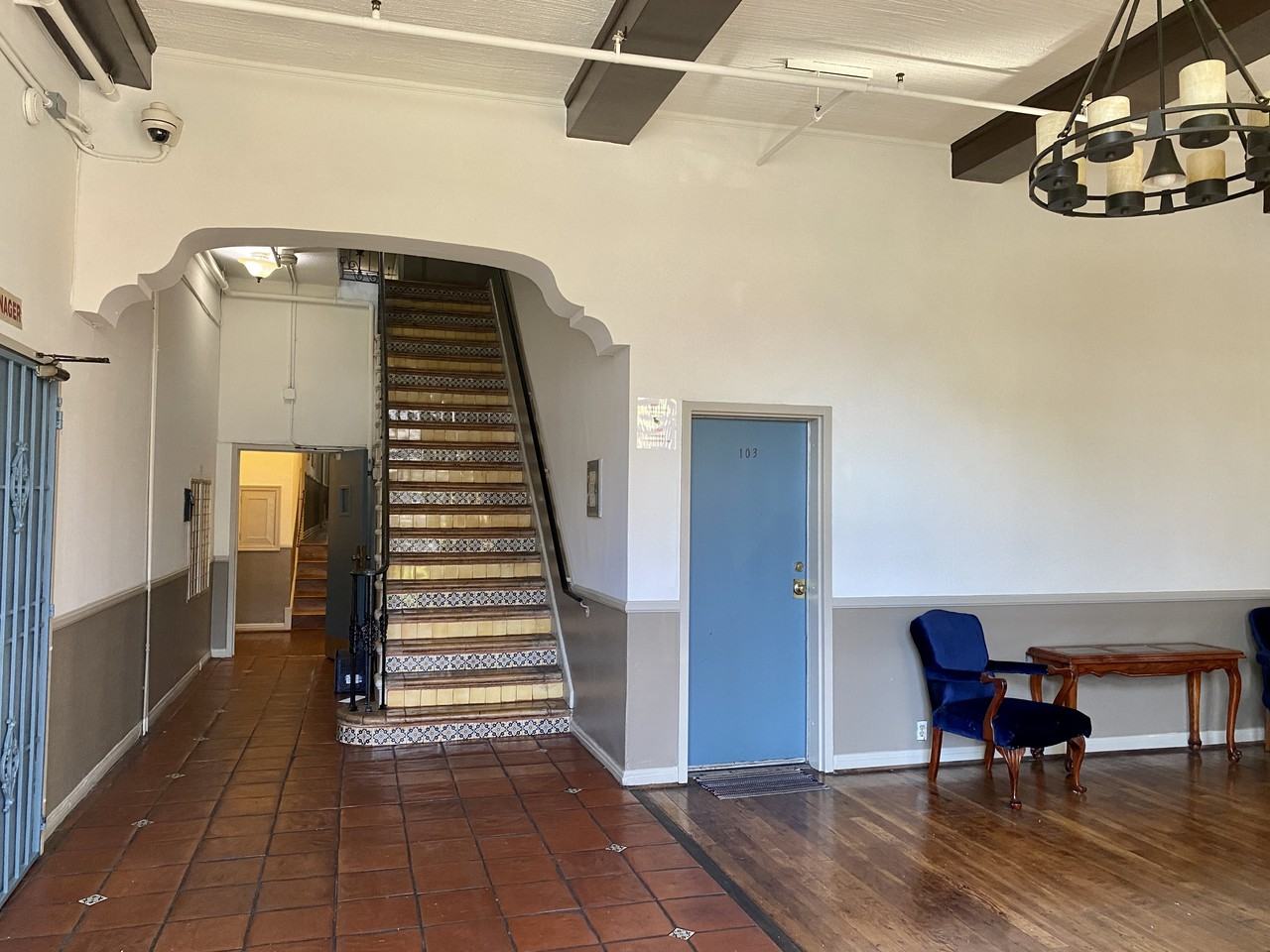 545 S Hobart Blvd #203 - Photo 4 of 16