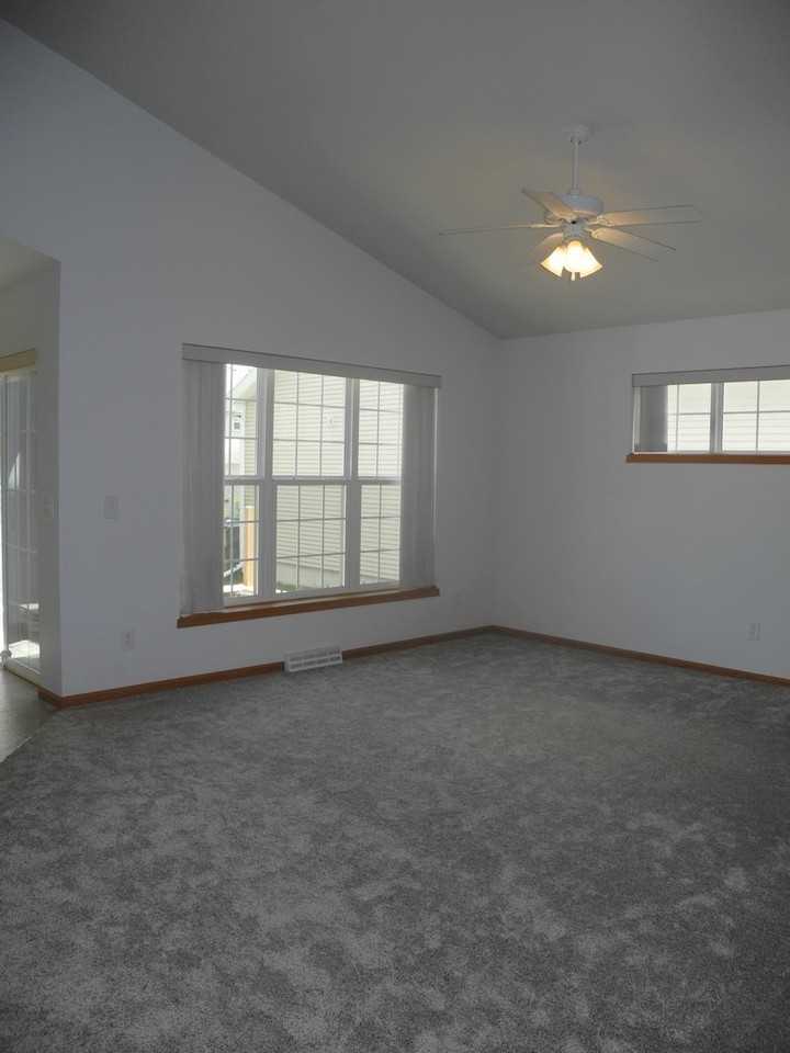 1577 Okeeffe Ave #NA - Photo 3 of 21