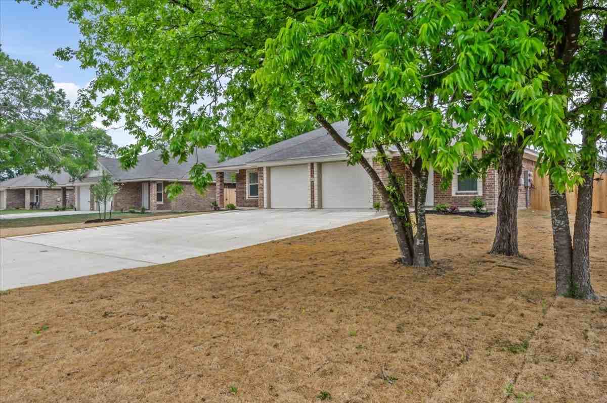 1407 Natchez Trl #B - Photo 2 of 19