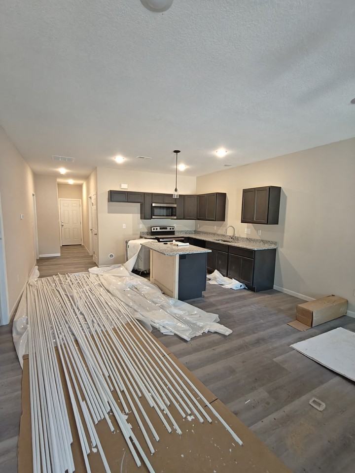 716 S Laclede Ct #200 - Photo 2 of 11