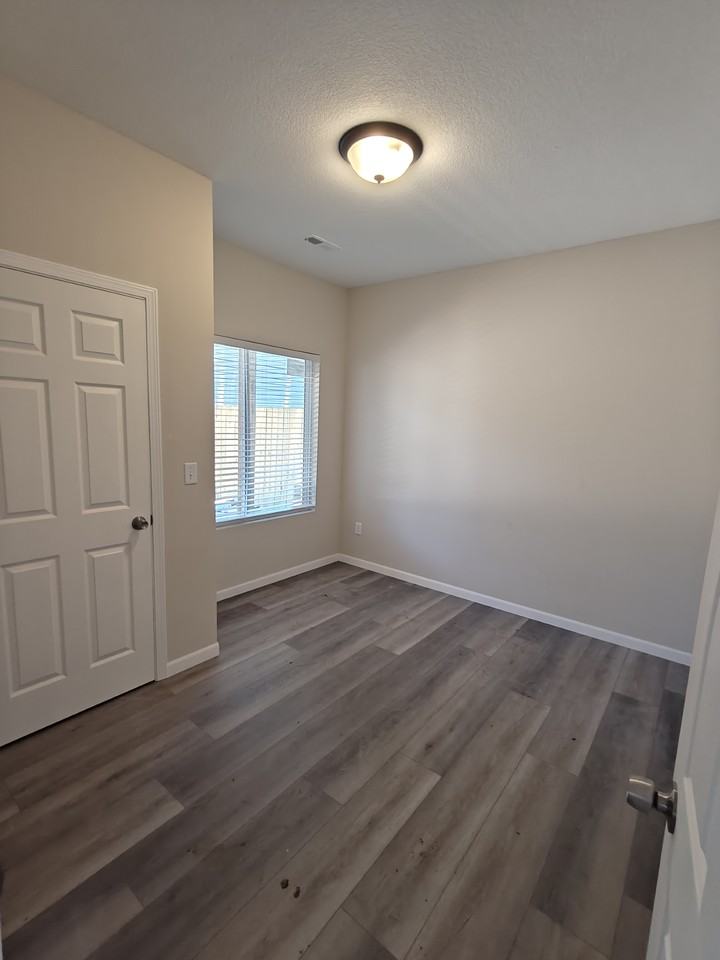 716 S Laclede Ct #200 - Photo 3 of 11