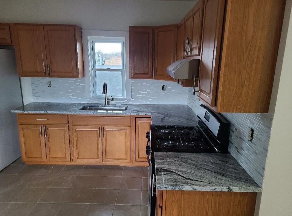 19 Franklin St #3 - Photo 2 of 11
