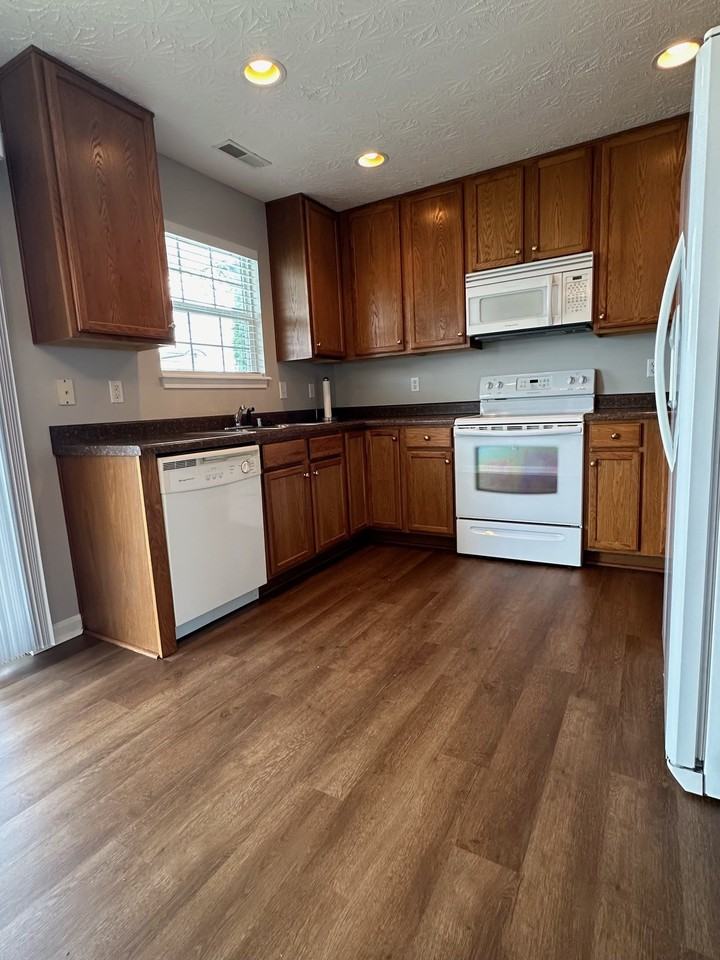 105 Cortland Ct - Photo 3 of 29