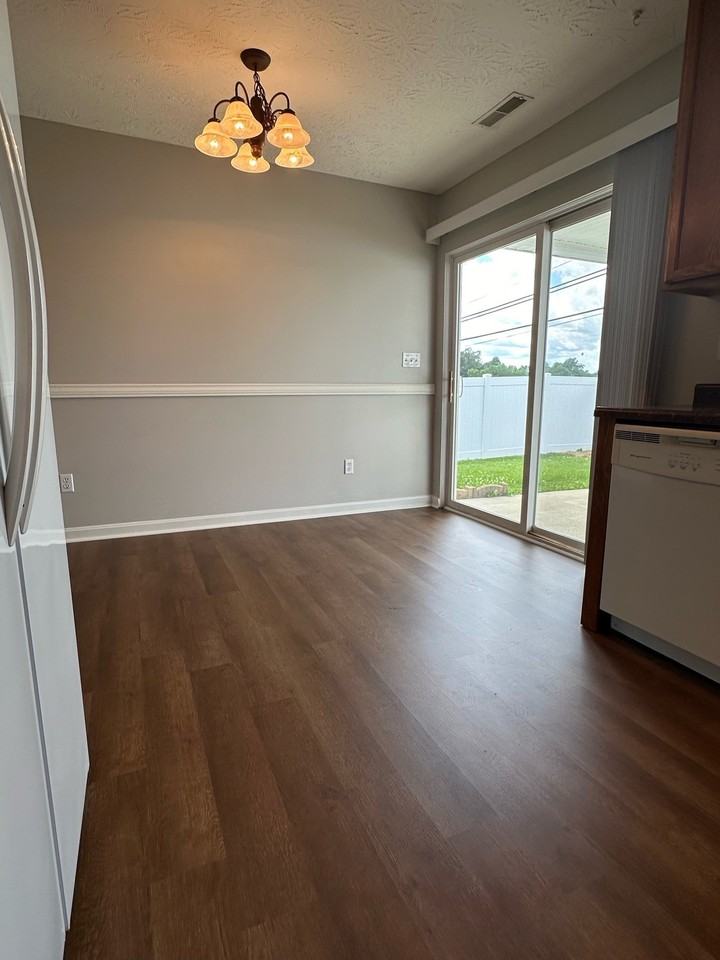 105 Cortland Ct - Photo 7 of 29