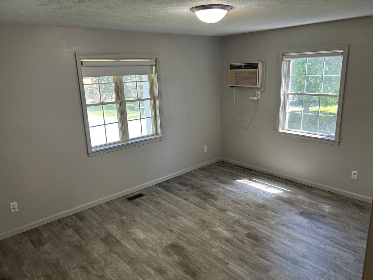 1413 W University Ave - Photo 7 of 15