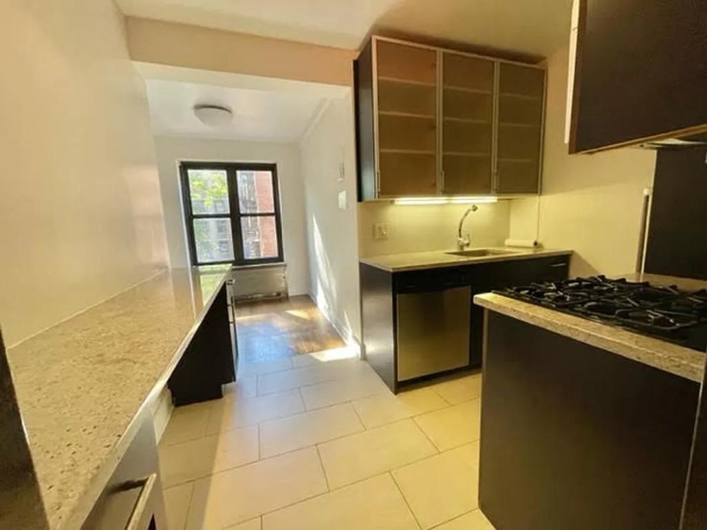 7th Ave #3E - Photo 2 of 7