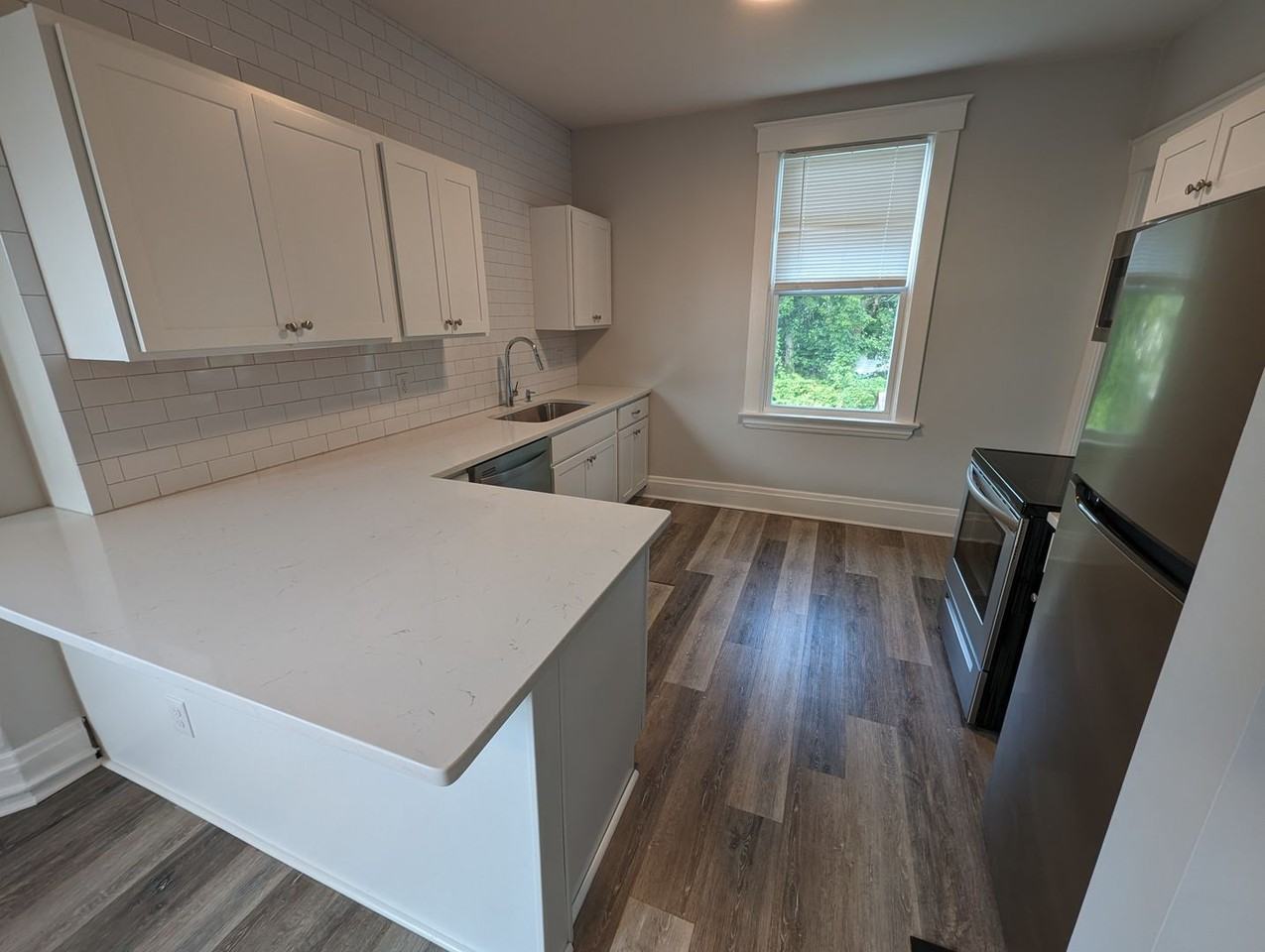 3921 Spencer Ave - Photo 3 of 24