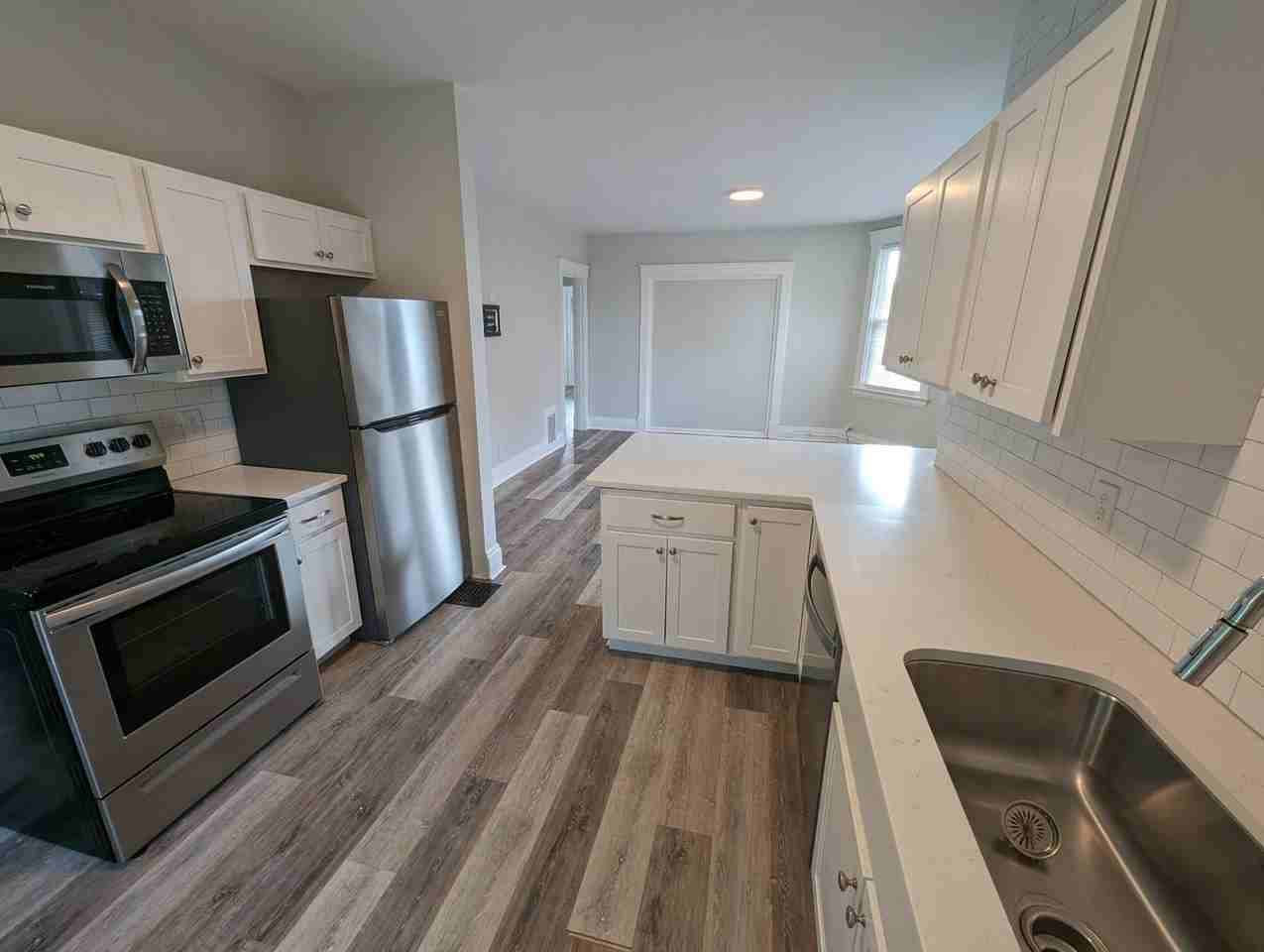 3921 Spencer Ave - Photo 4 of 24
