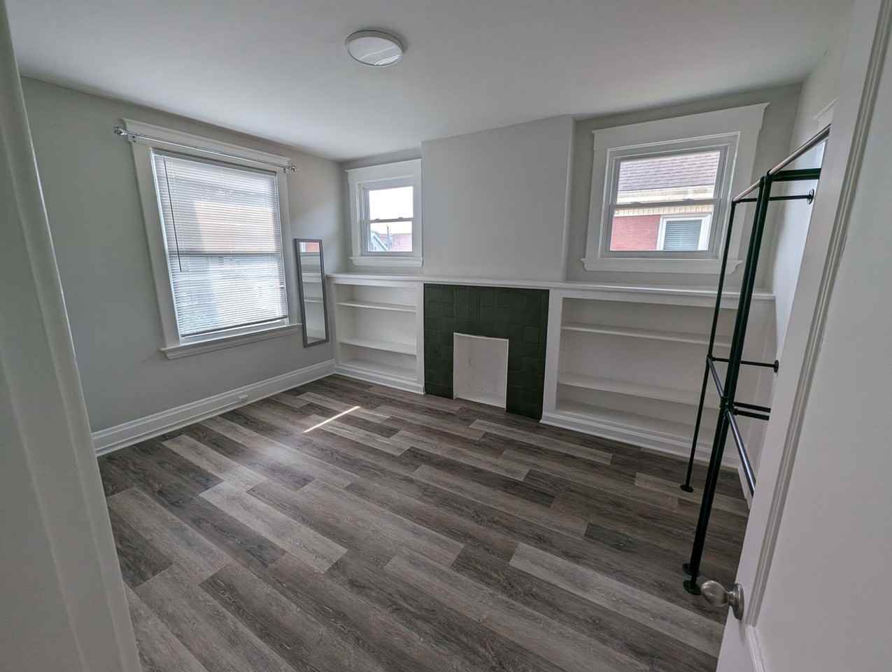 3921 Spencer Ave - Photo 5 of 24
