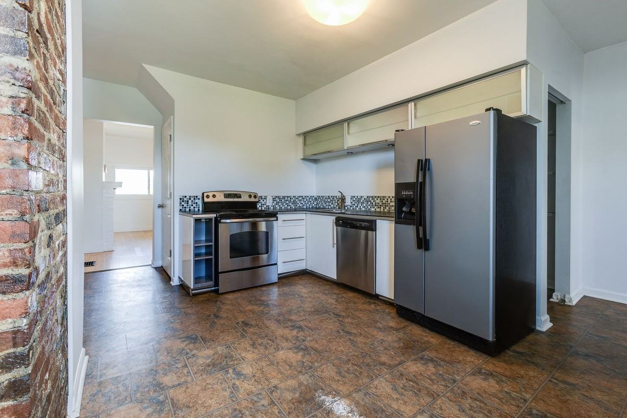 2823 Cobden St - Photo 2 of 39