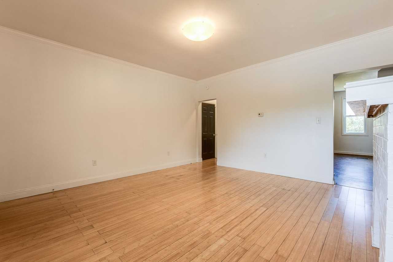 2823 Cobden St - Photo 6 of 39