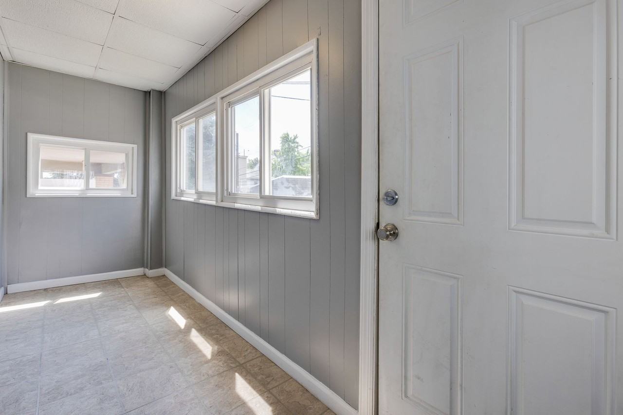 2323 Salisbury St - Photo 3 of 37