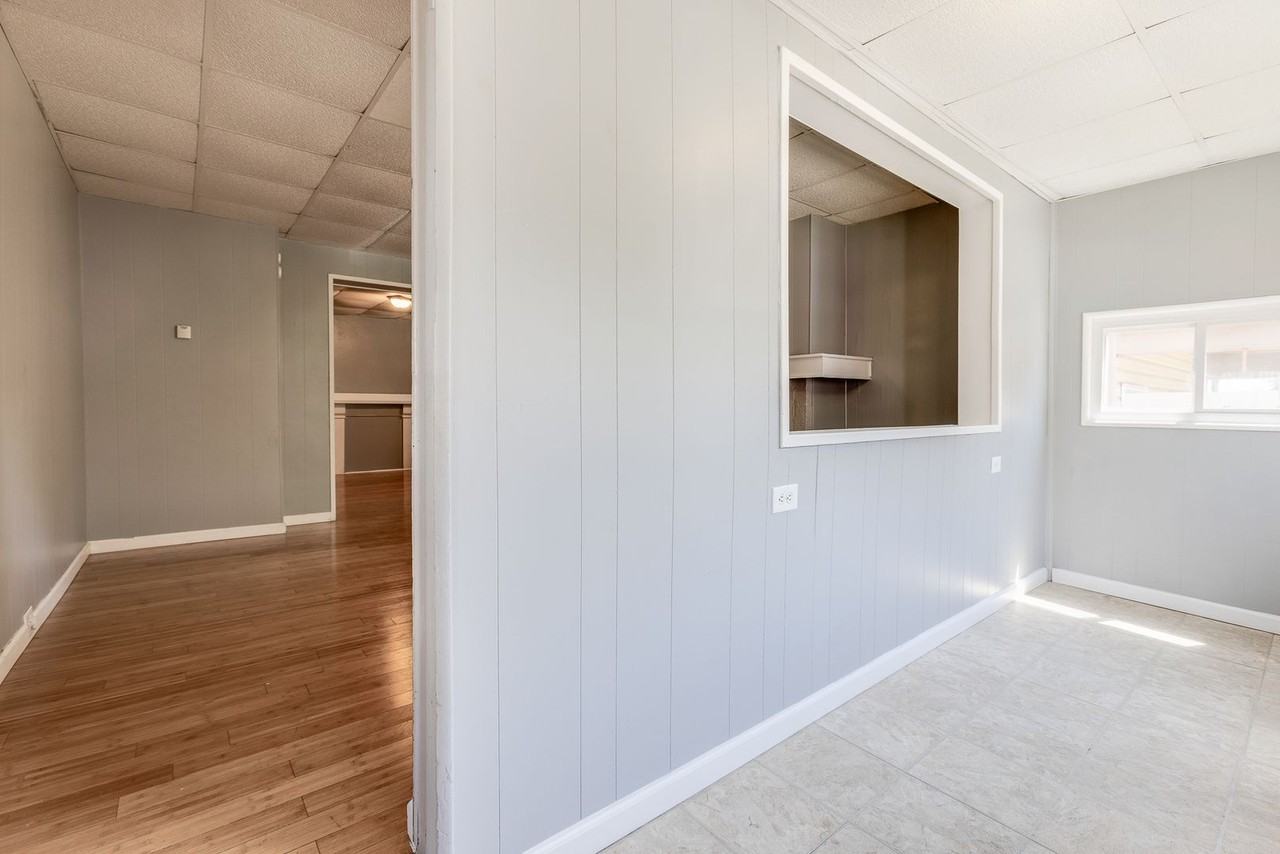 2323 Salisbury St - Photo 4 of 37