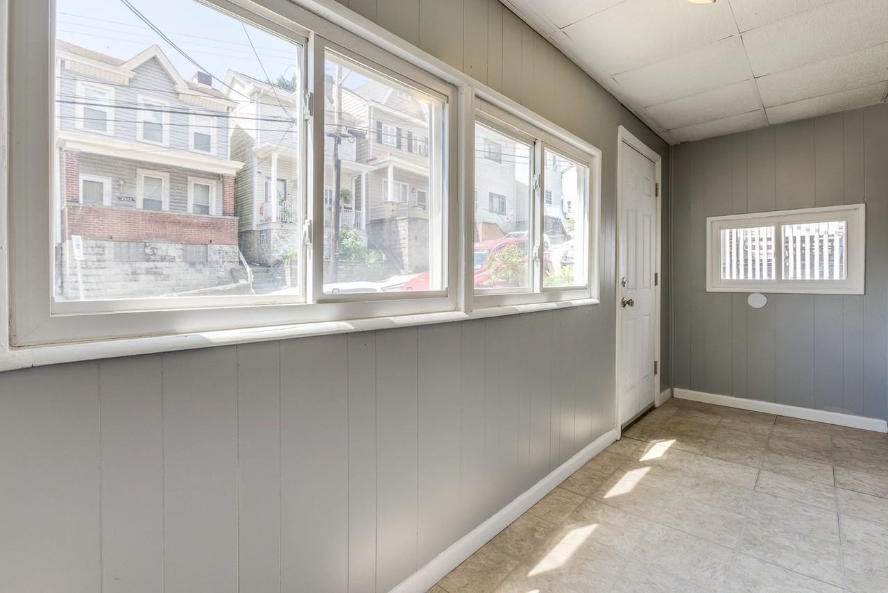 2323 Salisbury St - Photo 5 of 37