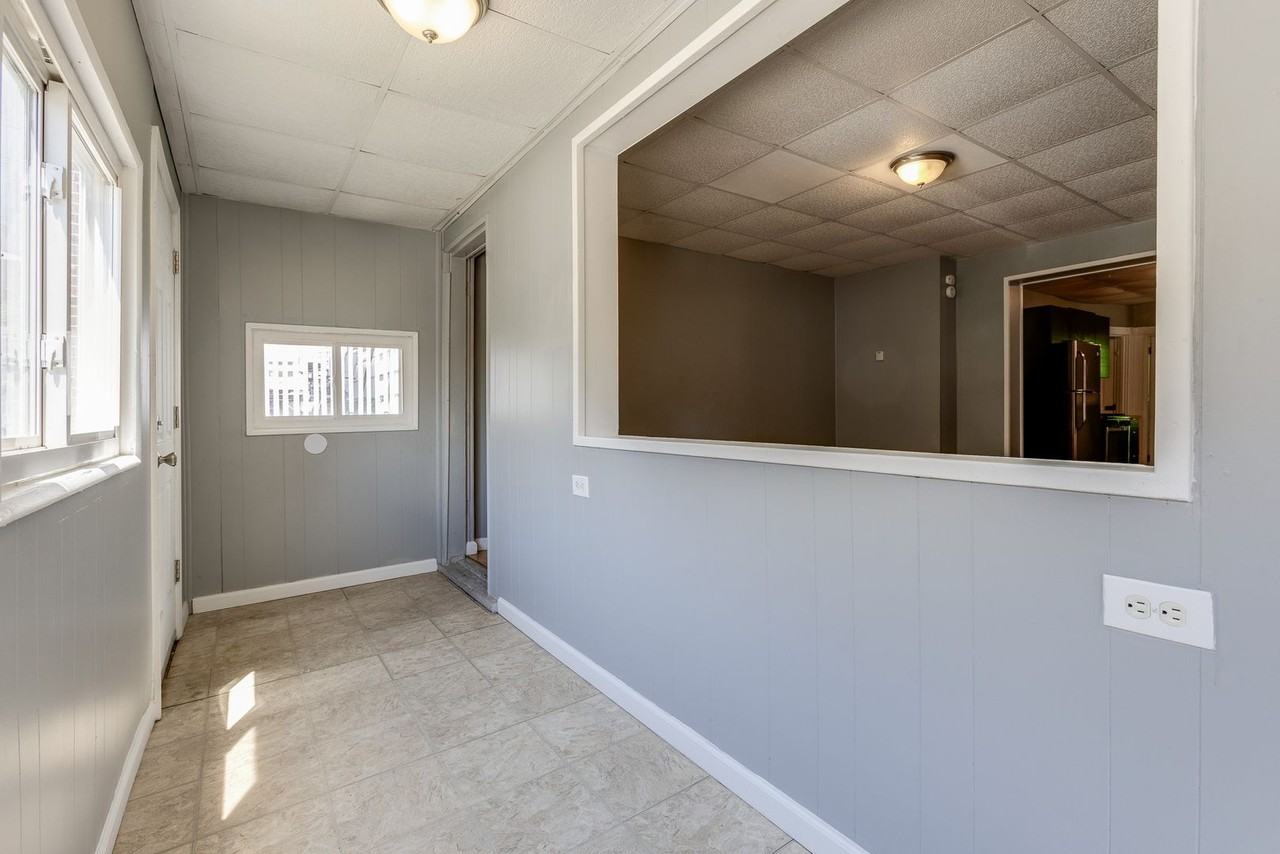 2323 Salisbury St - Photo 6 of 37