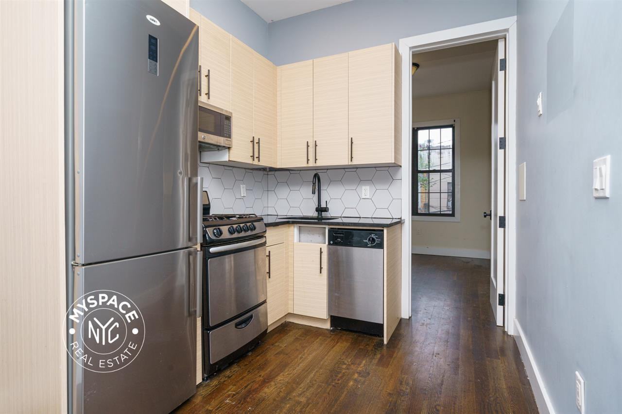 5438 Arnold Ave #2R - Photo 3 of 12