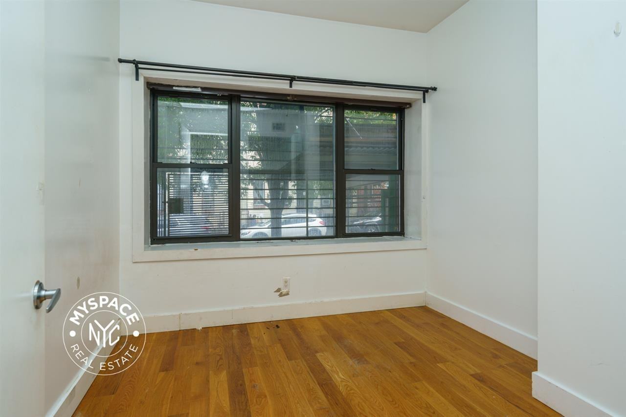 259 Jefferson St #1L - Photo 3 of 17