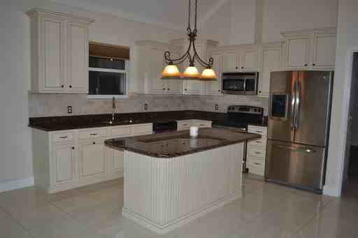 1135 SW 25th Pl - Photo 3 of 16