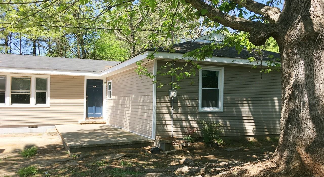 302 Atlanta Hwy Se - Photo 2 of 12