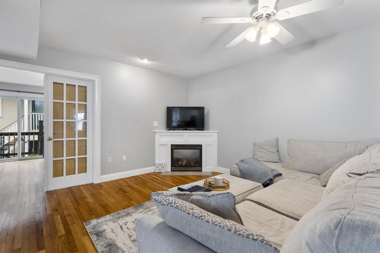 734 E. 6th Streetunit 3 #3 - Photo 4 of 14