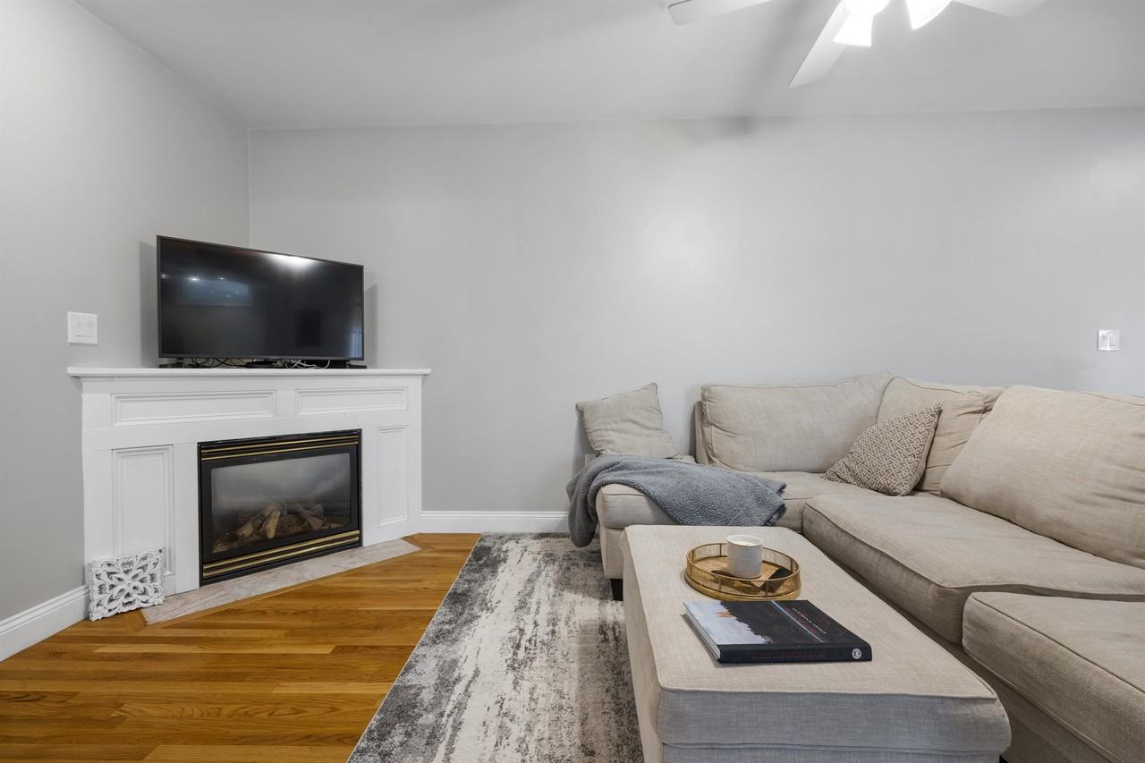 734 E. 6th Streetunit 3 #3 - Photo 5 of 14