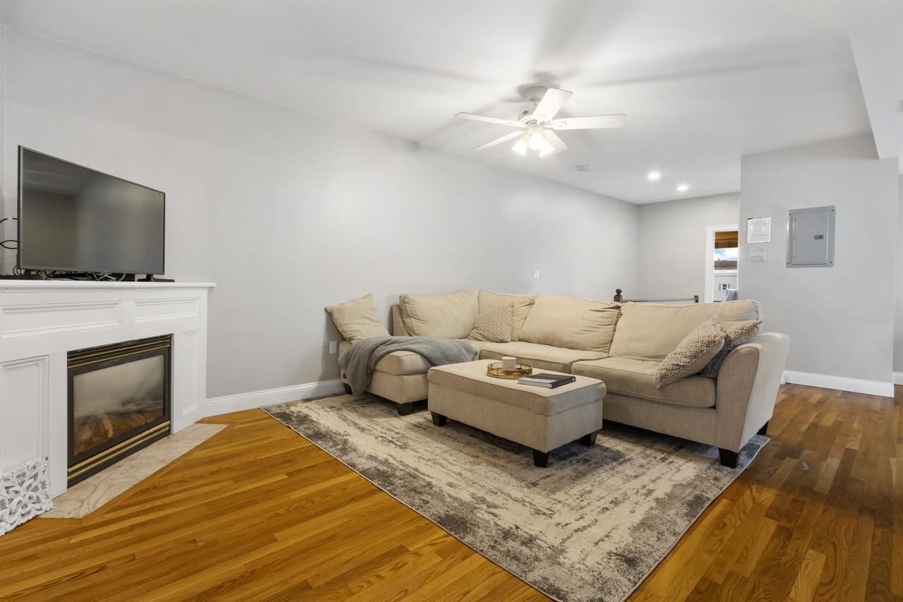 734 E. 6th Streetunit 3 #3 - Photo 6 of 14