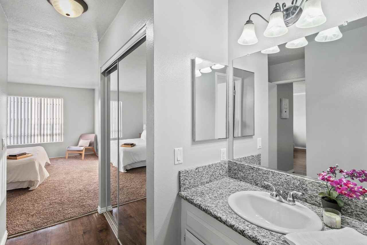 Villa Marseilles Apartments - Photo 3 of 50