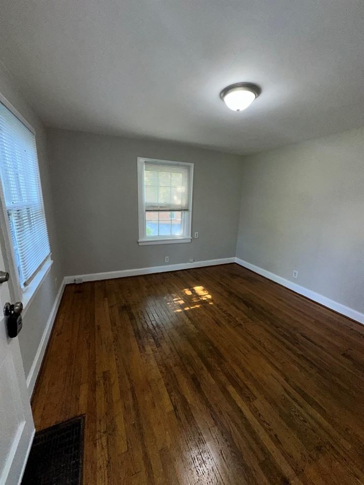 1517 Sweetbriar Avenue New - A #A - Photo 4 of 9