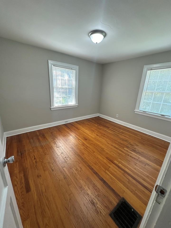 1517 Sweetbriar Avenue New - A #A - Photo 6 of 9