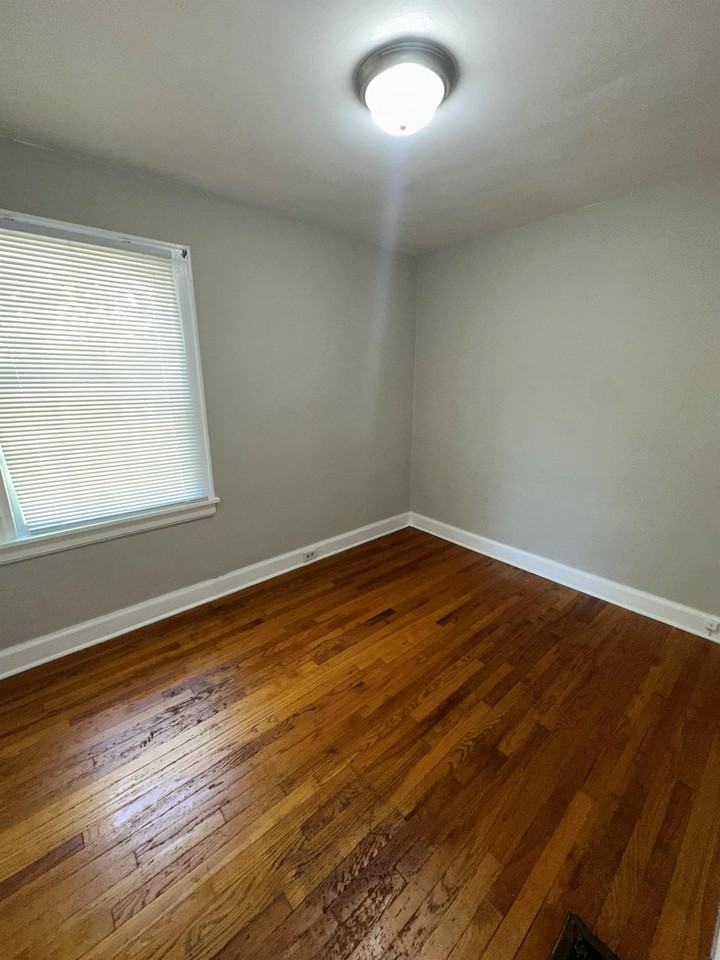 1517 Sweetbriar Avenue New - A #A - Photo 7 of 9