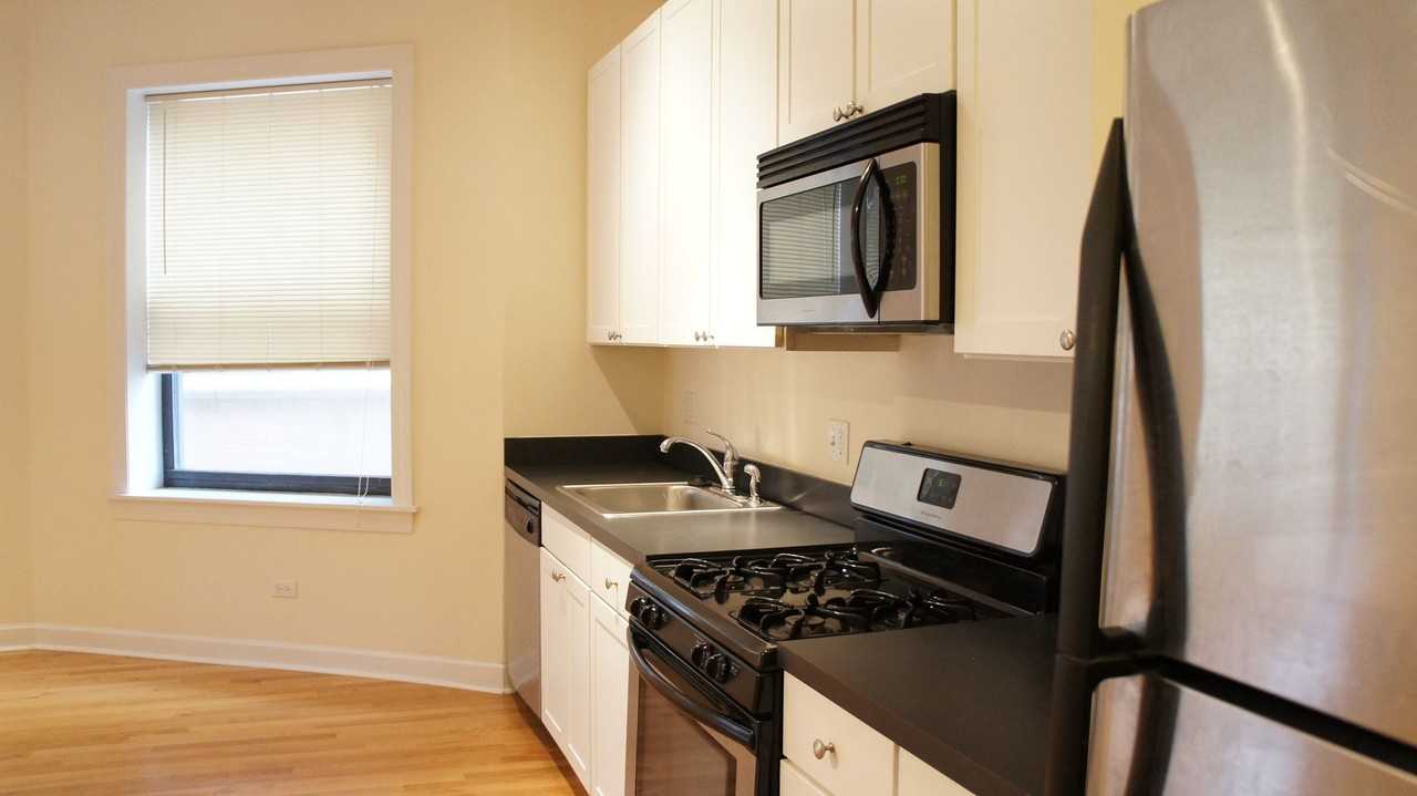 4715 N. Sheridan LLC - Photo 7 of 10