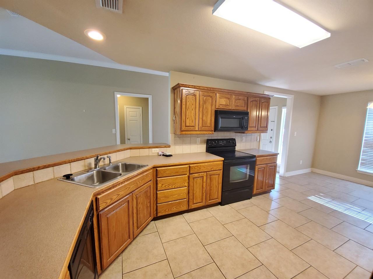 208 Amanda Ct #1 - Photo 6 of 18