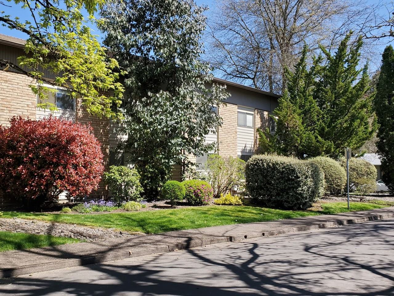 Cordova Apts - Photo 4 of 27